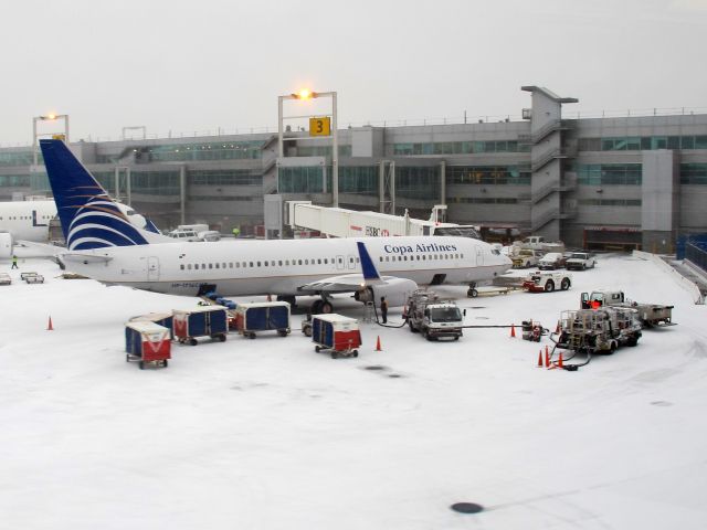 Boeing 737-800 (HP-1716CMP) - Winter ops at Kennedy airport.