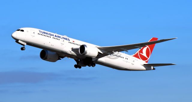 Boeing 787-9 Dreamliner (TC-LLK)