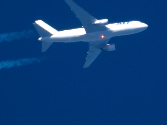 BOEING 767-200 (N761CX)