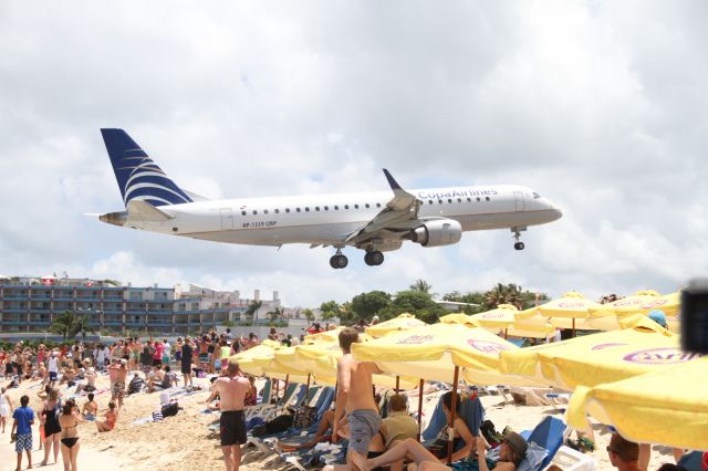 Boeing 737-800 (HP-1559CMP) - sunny day on TNCM 