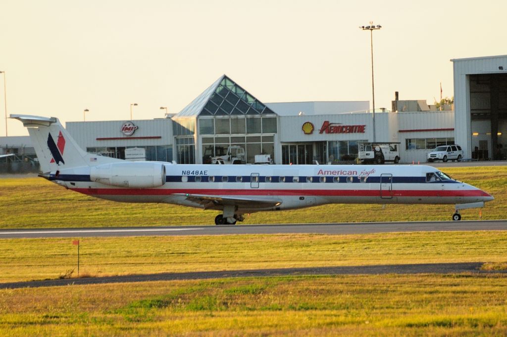 Embraer ERJ-135 (N848AE)