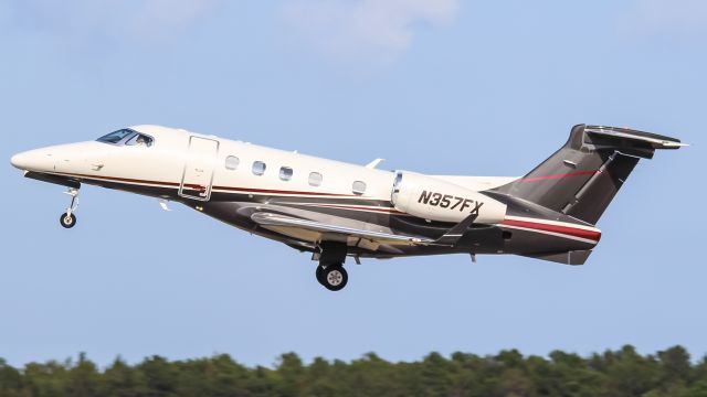 Embraer Phenom 300 (N357FX)