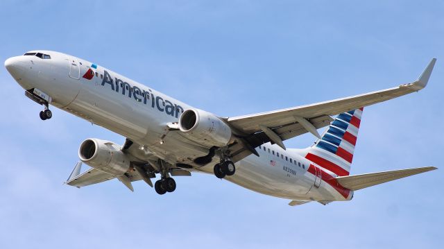 Boeing 737-800 (N839NN) - An American Airlines Boeing 737-823(WL) on short final @ KIND. br /br /9/20/23