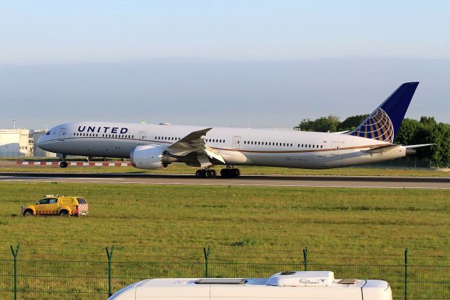 Boeing 787-9 Dreamliner (N16009)