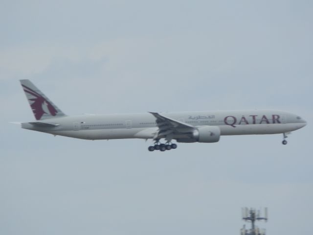 BOEING 777-300ER (A7-BAM)