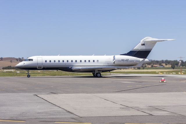 Bombardier Global Express (VH-LEP) - Air National Australia (VH-LEP) Bombardier Global 6000 taxiing at Wagga Wagga Airport.