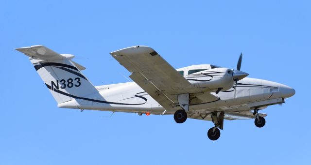 Beechcraft Duchess (N383)