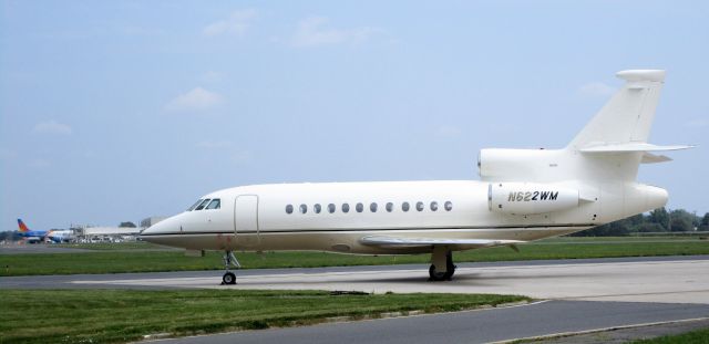 Dassault Falcon 900 (N622WM) - Catching some tarmac time is this Dassault Falcon 900 in the Summer of 2023.