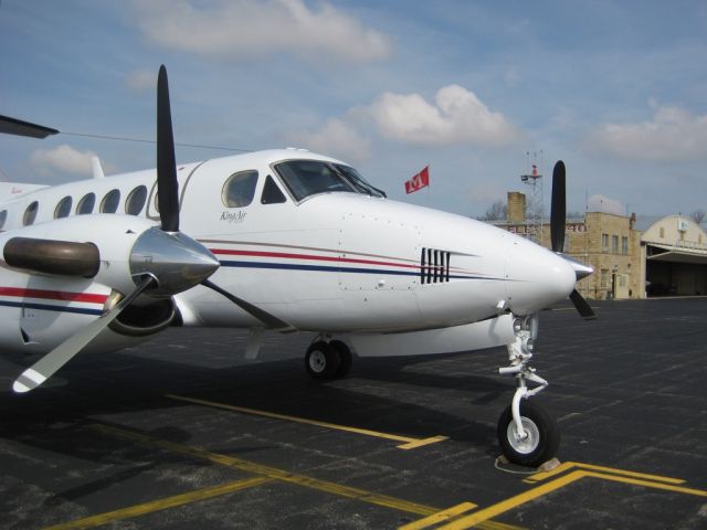 Beechcraft Super King Air 200 (N198DM)