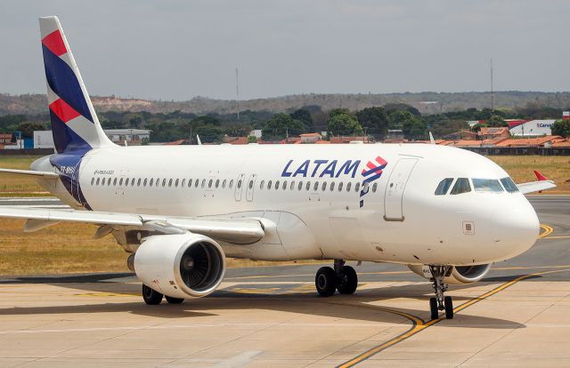 Airbus A320 (PR-MHU)