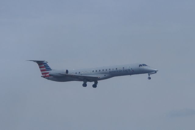 Embraer ERJ-145 (N663AR)