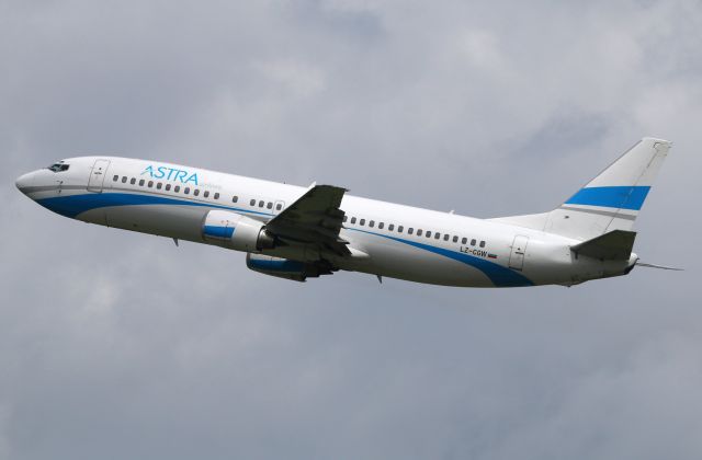 BOEING 737-400 (LZ-CGW)