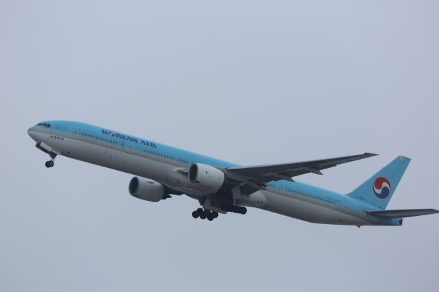 BOEING 777-300 (HL7573)