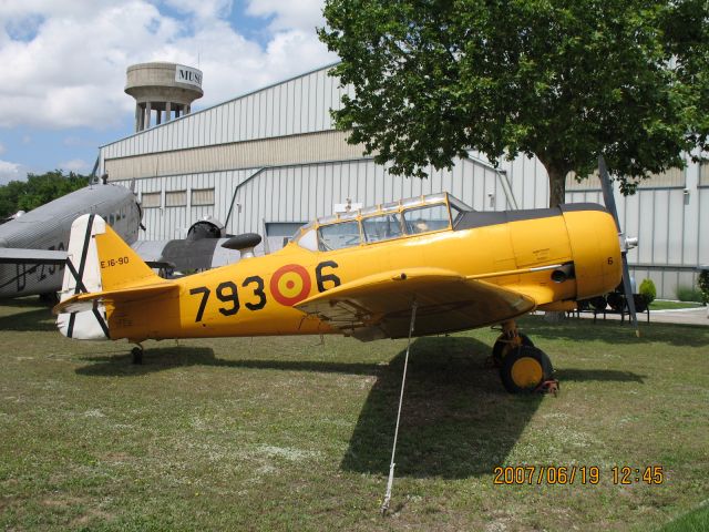 — — - North American T-6G Texan, Museo de Aviacion de Cuatro Vientos, Madrid, Spain