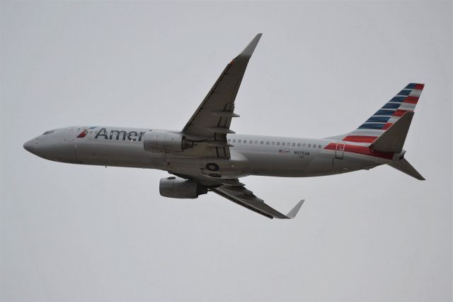 Boeing 737-800 (N975AN) - Departing 36C - 12/31/17