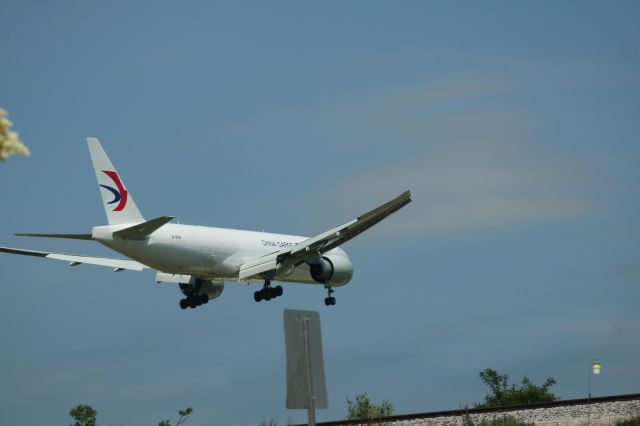 BOEING 777-200LR (B-221S)