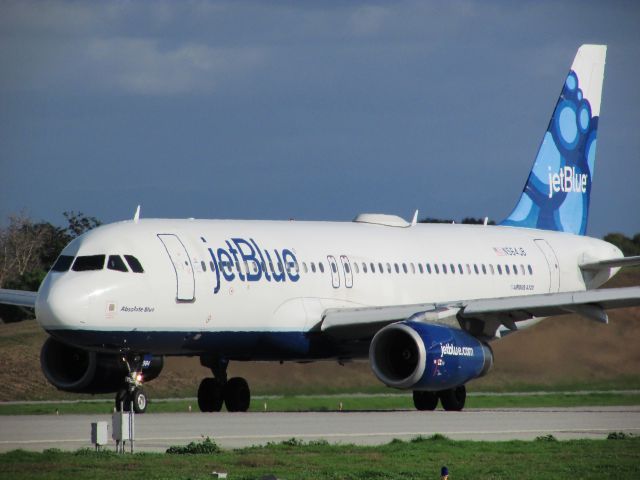 Airbus A320 (N564JB) - Lining up RWY 30