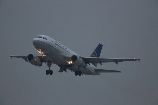 Airbus A319 (N825UA)