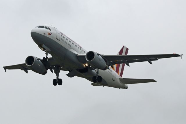 Airbus A319 (D-AGWH) - GWI343 departing to Cologne.