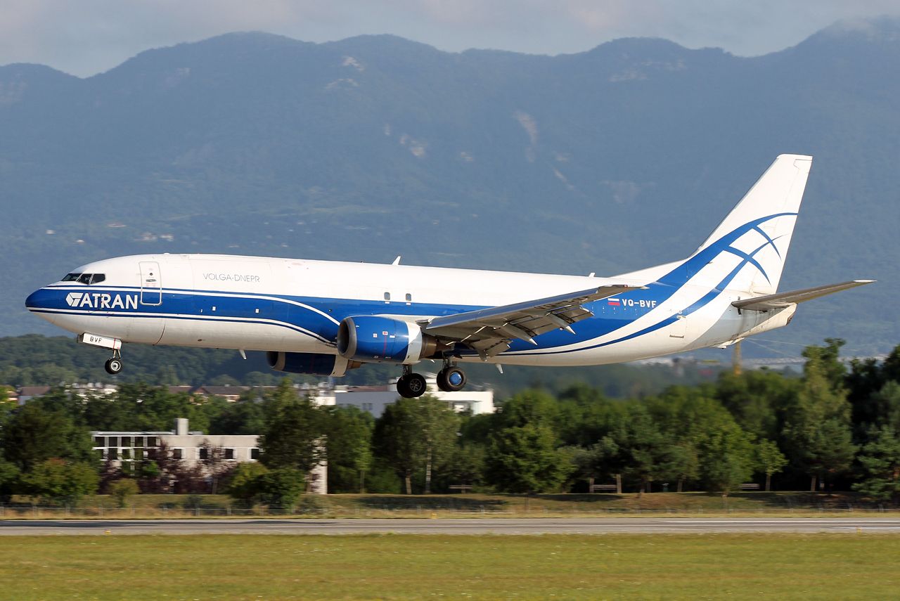 BOEING 737-400 (VQ-BVF) - B734