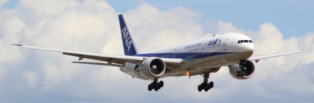 BOEING 777-300ER (JA785A) - An All Nippon Airways B777-300ER on final approach into LHR, landing on runway 27R.br /br /Location: Northern Perimiter Road, beside Runway 27R.br /Date: 26.08.22 (dd/mm/yy).
