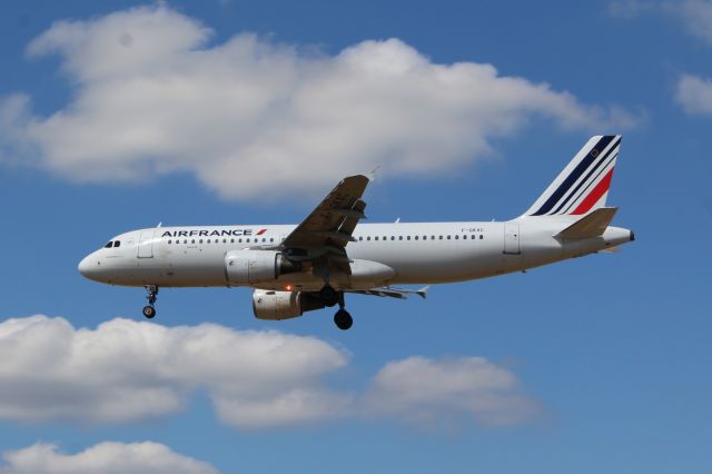 Airbus A320 (F-GKXC) - Air France (AF) F-GKXC A320-214 [cn3795]br /London Heathrow (LHR). Air France flight AF1780 arriving from Paris Charles de Gaulle (CDG).br /Taken from Myrtle Avenue Gardens, Hatton Cross (27L approach)br /br /2018 08 02br /a rel=nofollow href=http://alphayankee.smugmug.com/Airlines-and-Airliners-Portfolio/Airlines/EuropeanAirlines/Air-France-AF/https://alphayankee.smugmug.com/Airlines-and-Airliners-Portfolio/Airlines/EuropeanAirlines/Air-France-AF//a