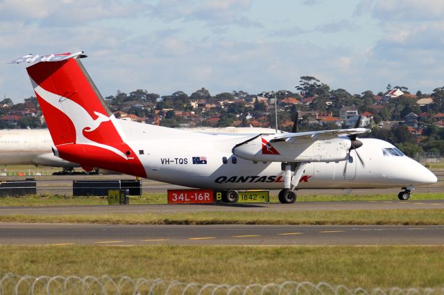 de Havilland Dash 8-200 (VH-TQS)