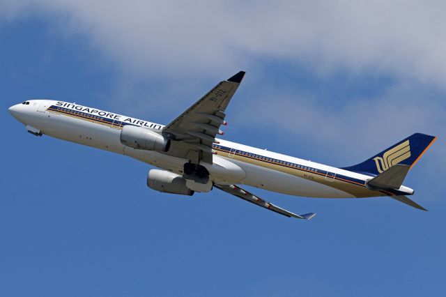 Airbus A330-300 (9V-STZ)