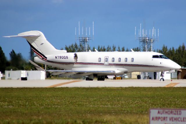 Canadair Challenger 350 (N790QS) - NetJets Aviation Challenger 350 lining up to depart rwy 10L on 13-Jan-17 heading for KFLL as EJA790.