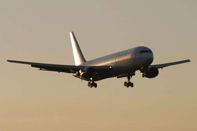 BOEING 767-300 (D-ABUF)