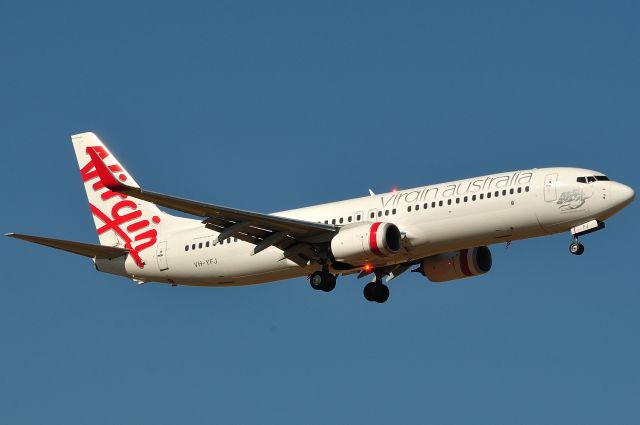 Boeing 737-800 (VH-YFJ)