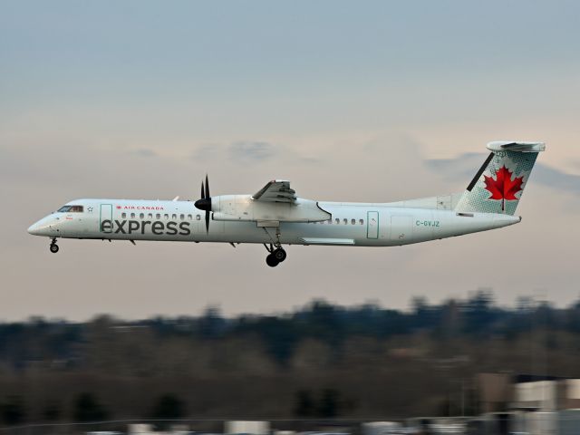 de Havilland Dash 8-400 (C-GVJZ)