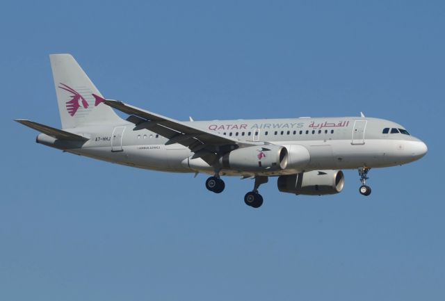 Airbus A319 (A7-HHJ) - 25/04/2013br /Landing 07