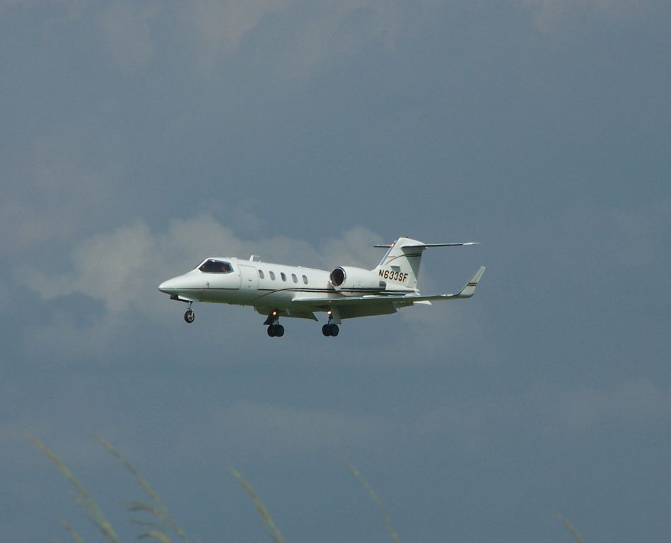 Learjet 31 (N633SF)