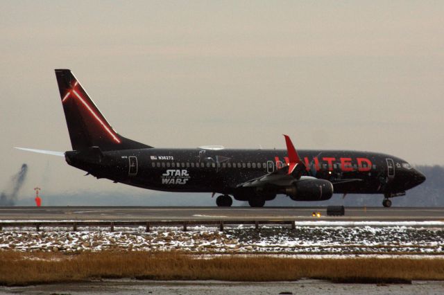 Boeing 737-800 (N36272)