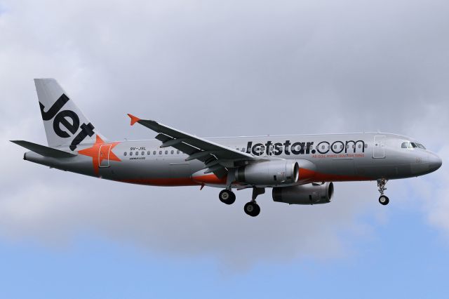 Airbus A320 (9V-JSL)