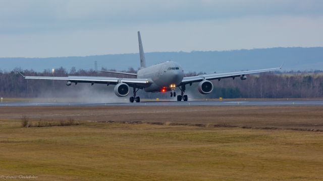 Airbus A330-300 (T054)