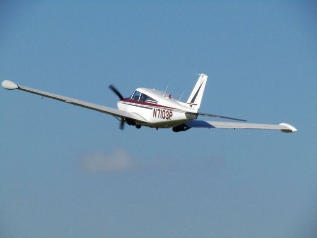 Piper PA-24 Comanche (N7103P) - Taking off RWY 24