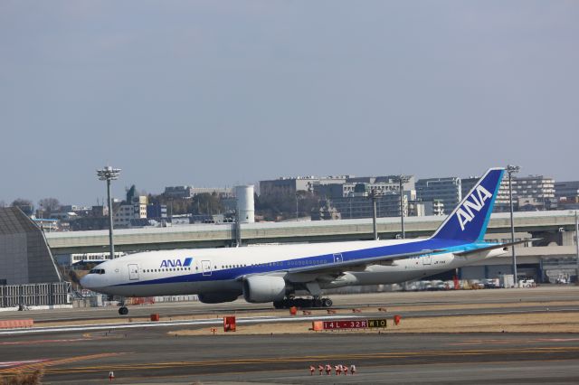 Boeing 777-200 (JA714A)