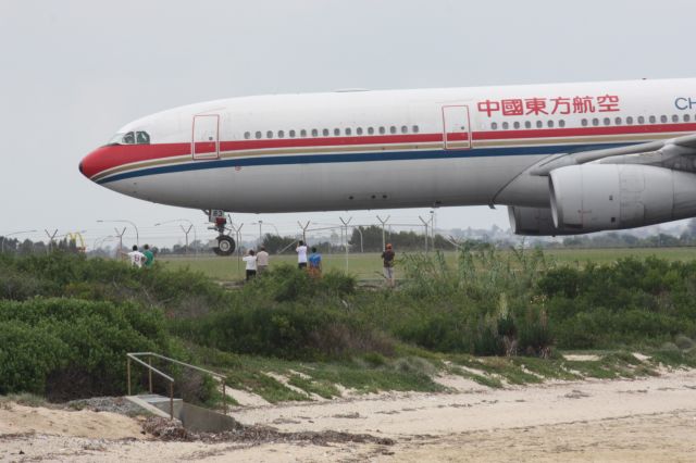 Airbus A330-300 (B-6083)