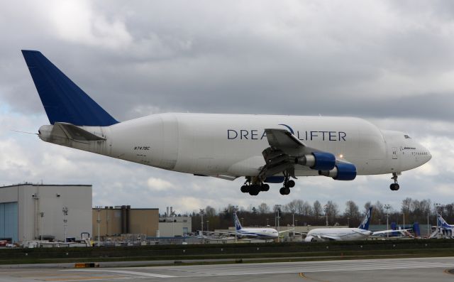 N747BC — - Boeing DreamLifter N747BC Landing at Paine Field