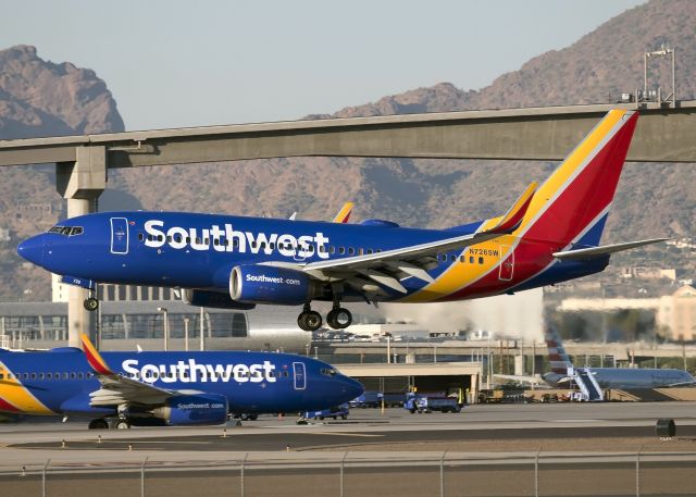 Boeing 737-700 (N726SW)