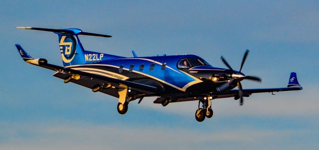 Pilatus PC-12 (N22LP) - N22LP Pilatus PC-12/45 s/n 402 - Mark Patey Perry The Pilatus North Las Vegas Airport KVGTbr /Photo: TDelCorobr /December 15, 2023