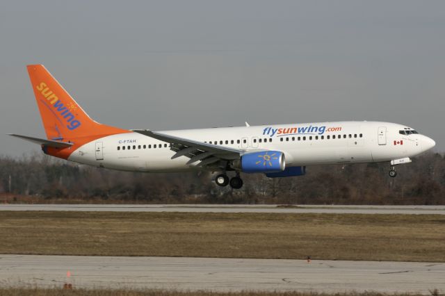 Boeing 737-800 (C-FTAH) - January 16, 2006 - landed at London Airport 