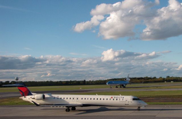 Canadair Regional Jet CRJ-900 (N186PQ) - With KLM PH-KCG taxiing in the background