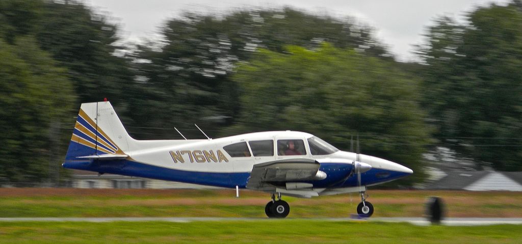 Piper Apache (N76NA)