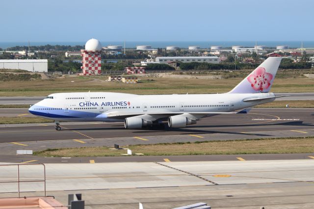 Boeing 747-400 (B-18215)