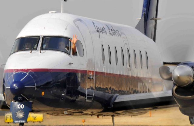 Beechcraft 1900 (N100UX) - Wave to the camera!