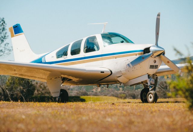 Beechcraft Bonanza (33) (N4104S)