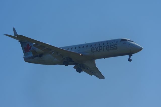 Canadair Regional Jet CRJ-200 (C-FZJA)